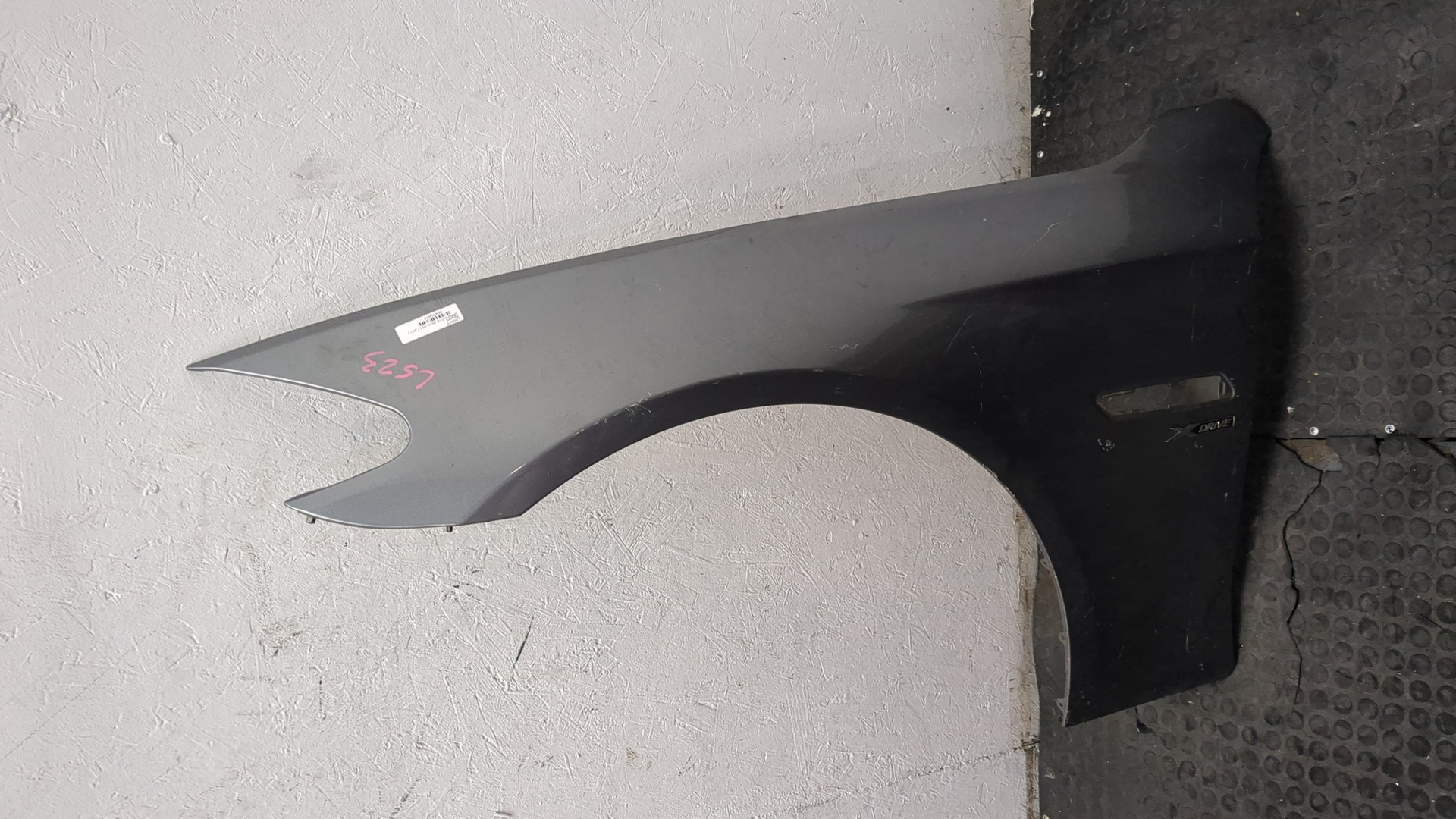 Крыло переднее левое