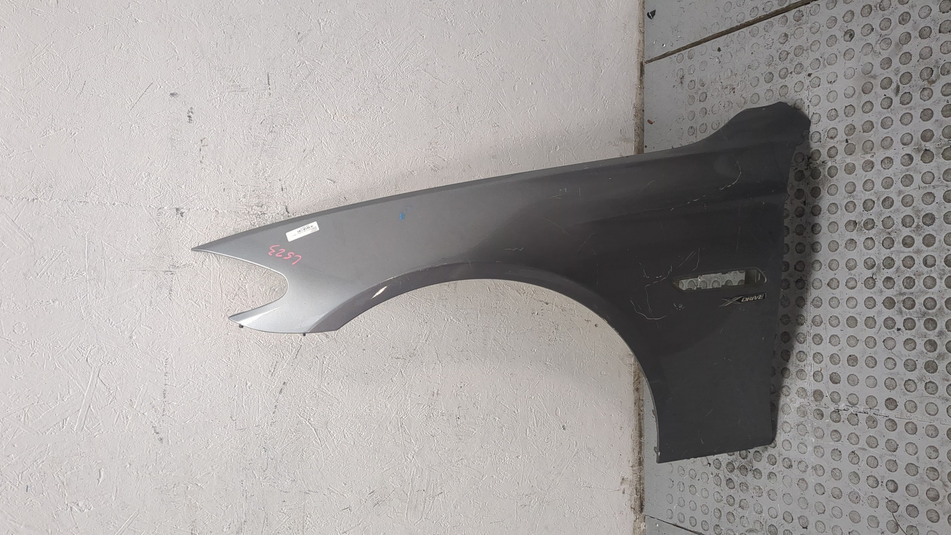 Крыло переднее левое