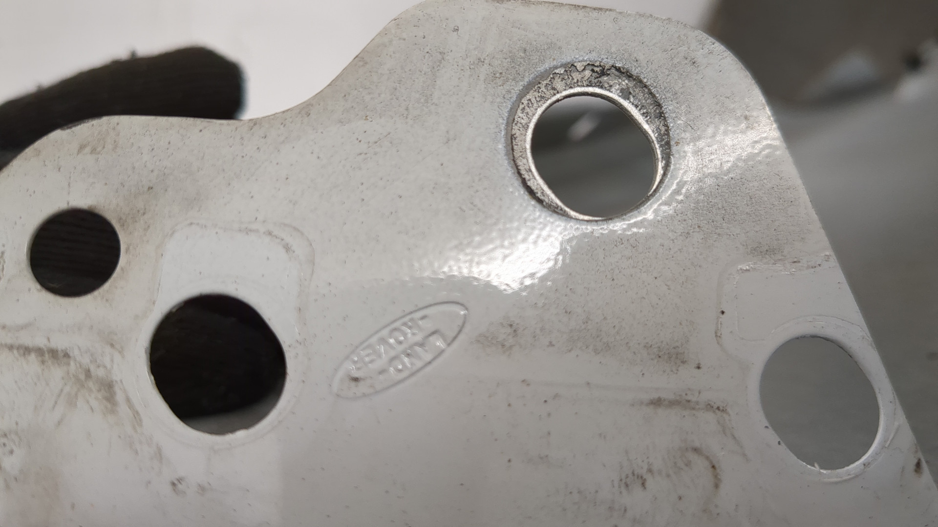 Крыло переднее правое