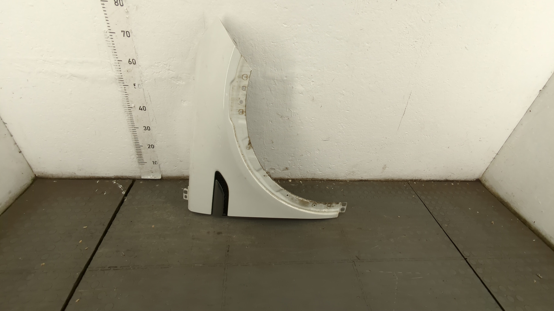 Крыло переднее правое