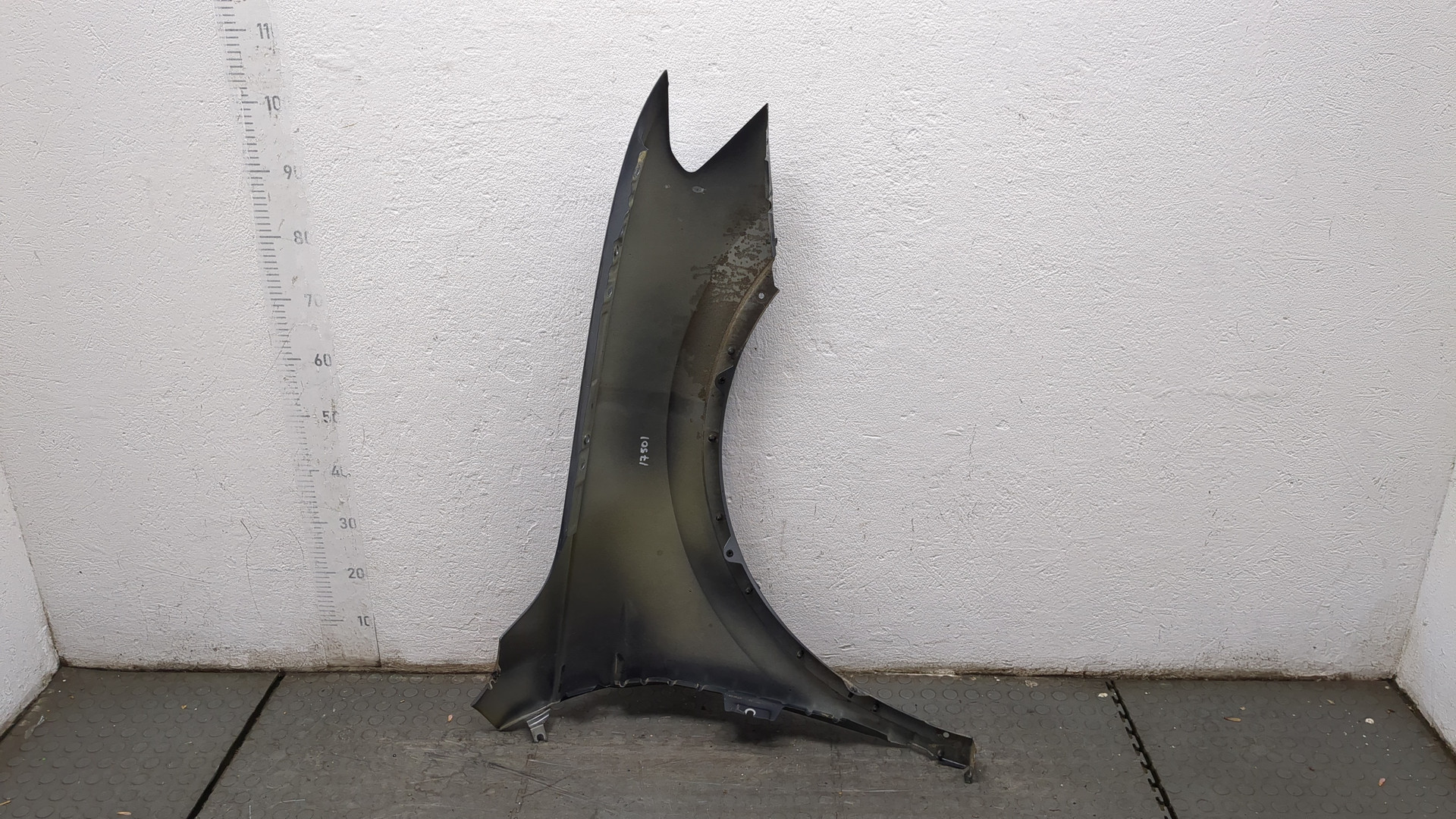 Крыло переднее левое