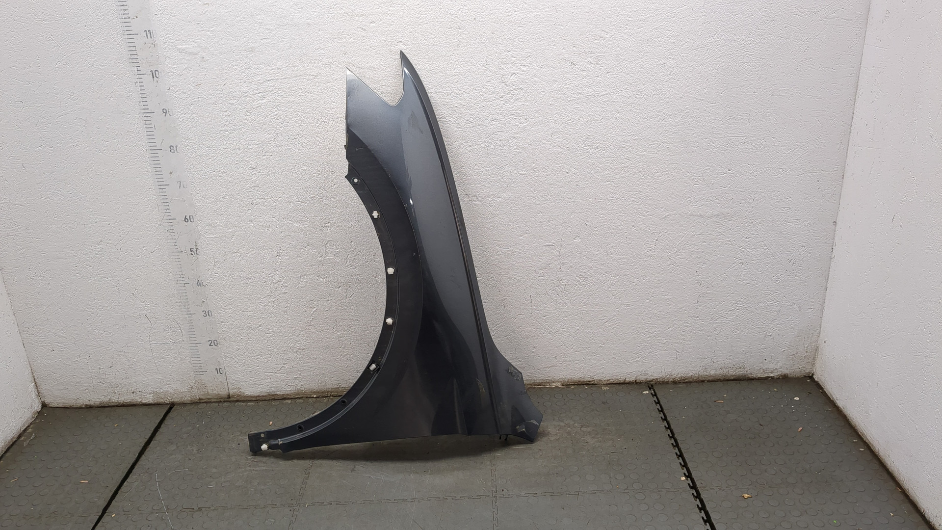 Крыло переднее левое