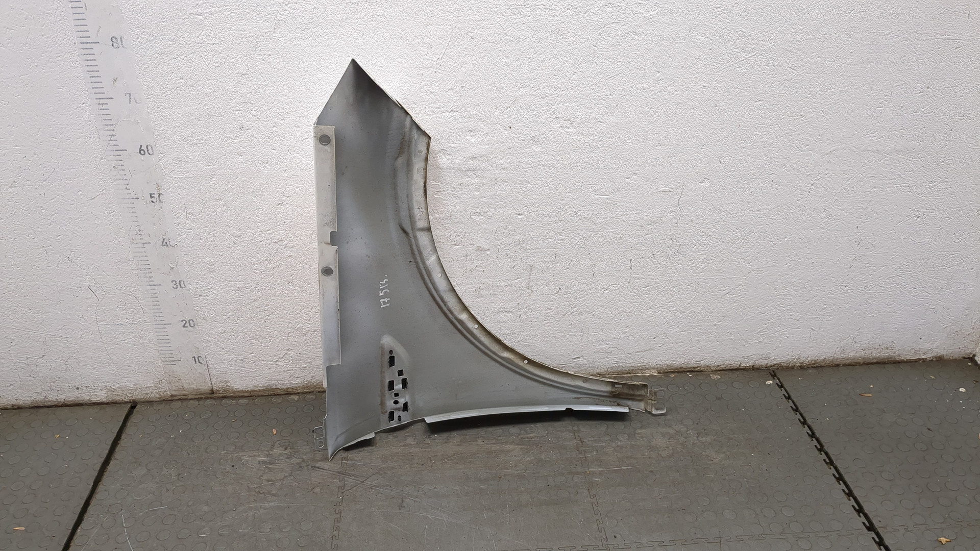 Крыло переднее левое