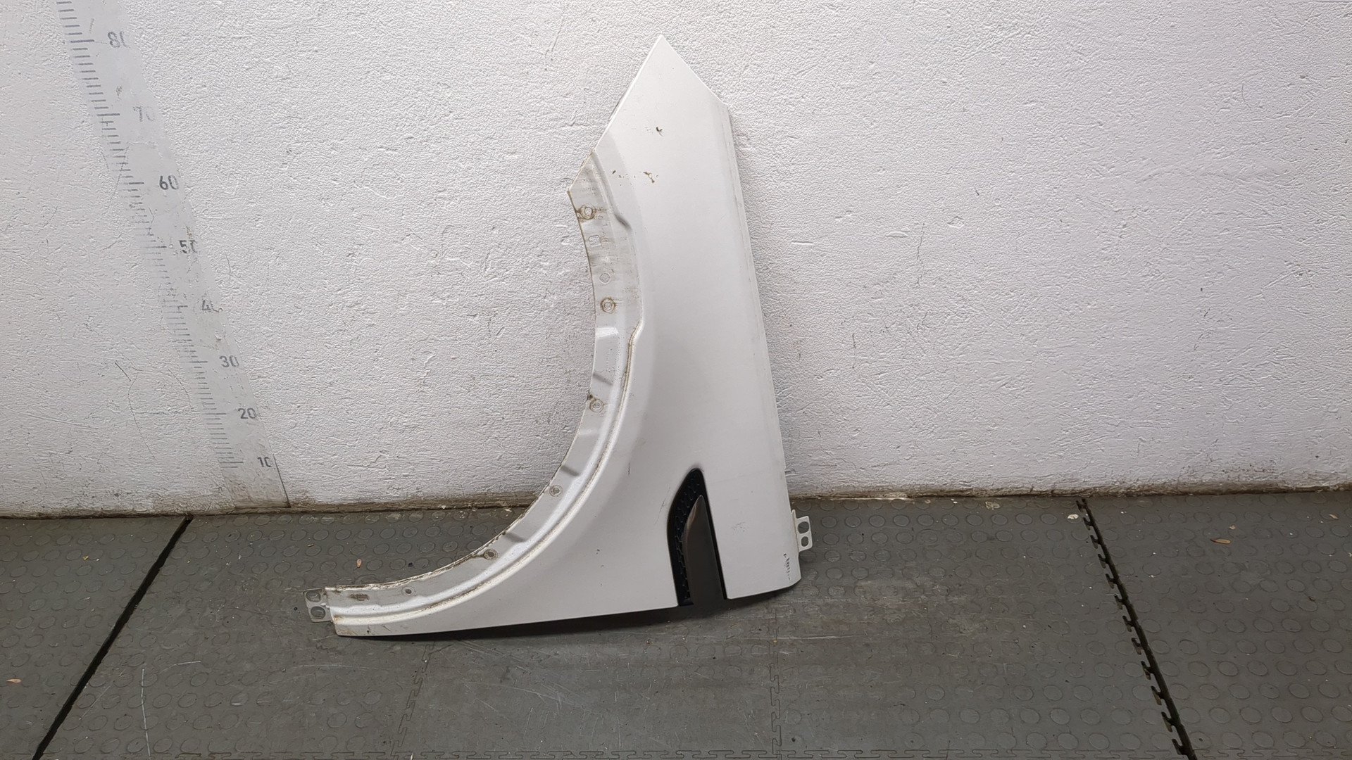 Крыло переднее левое