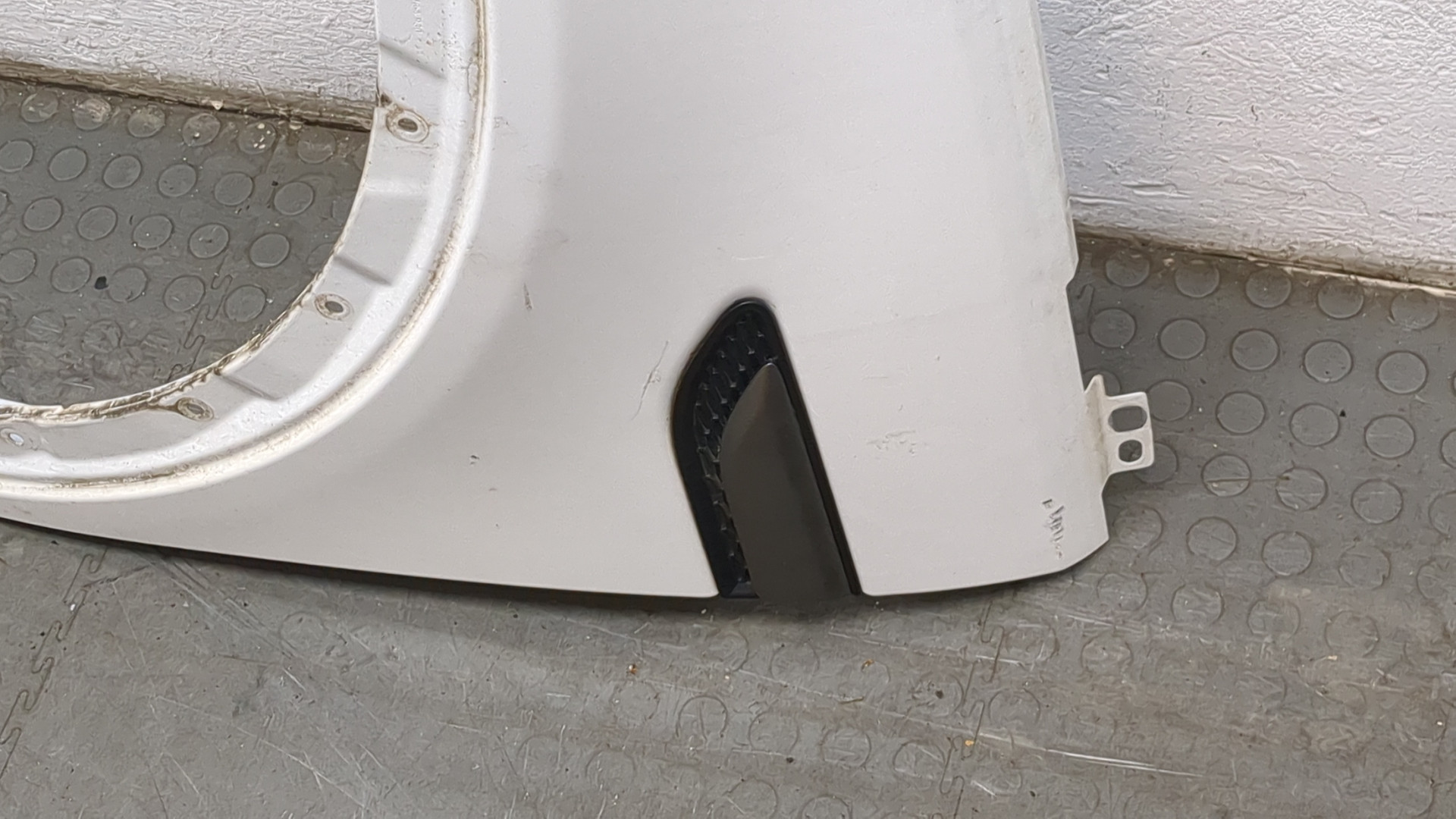 Крыло переднее левое