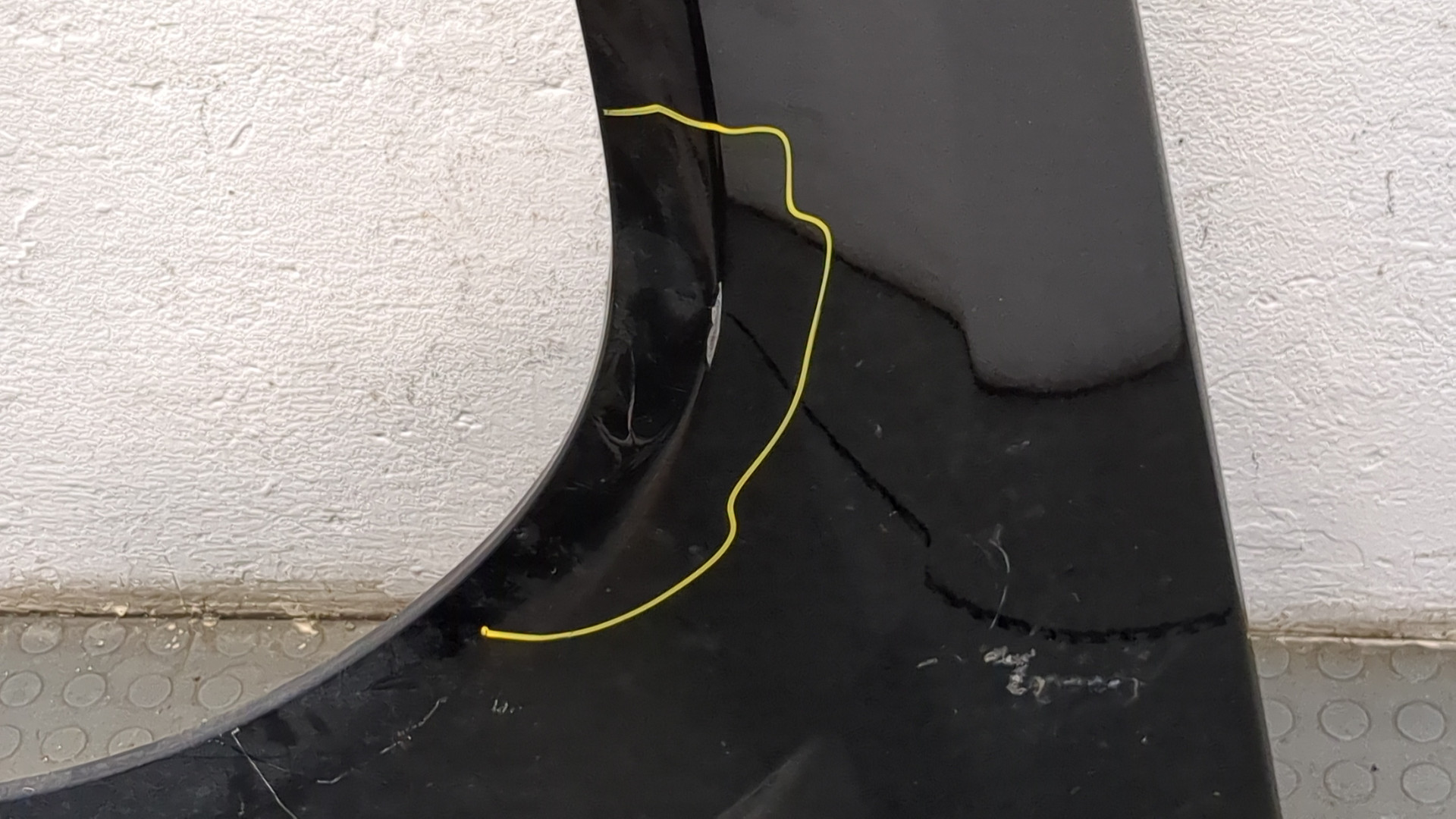 Крыло переднее левое