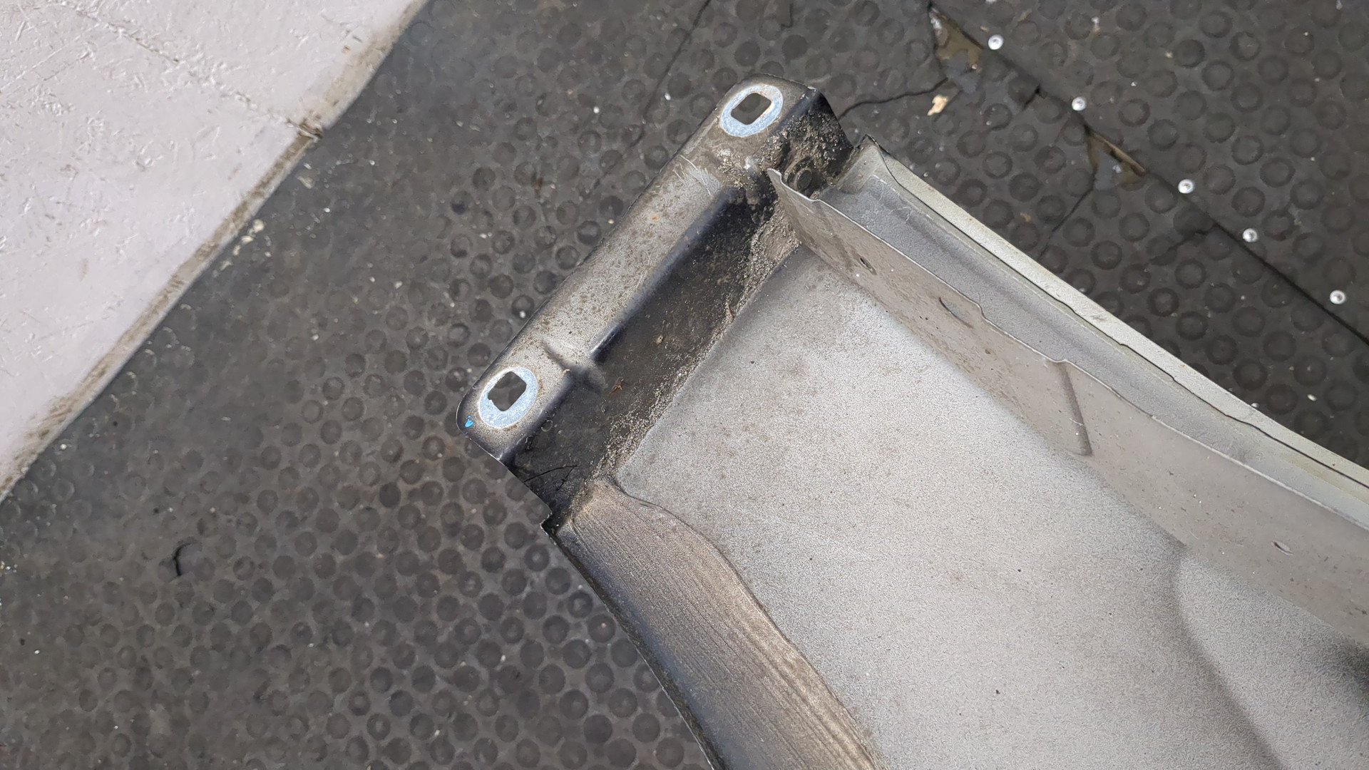 Крыло переднее левое