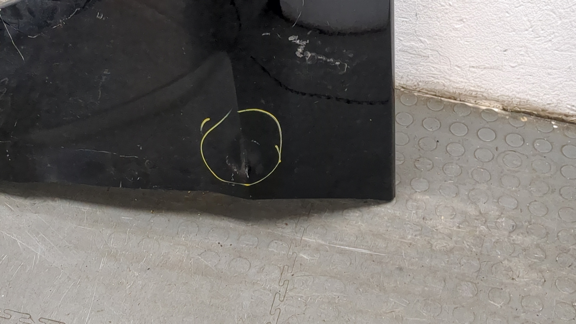 Крыло переднее левое