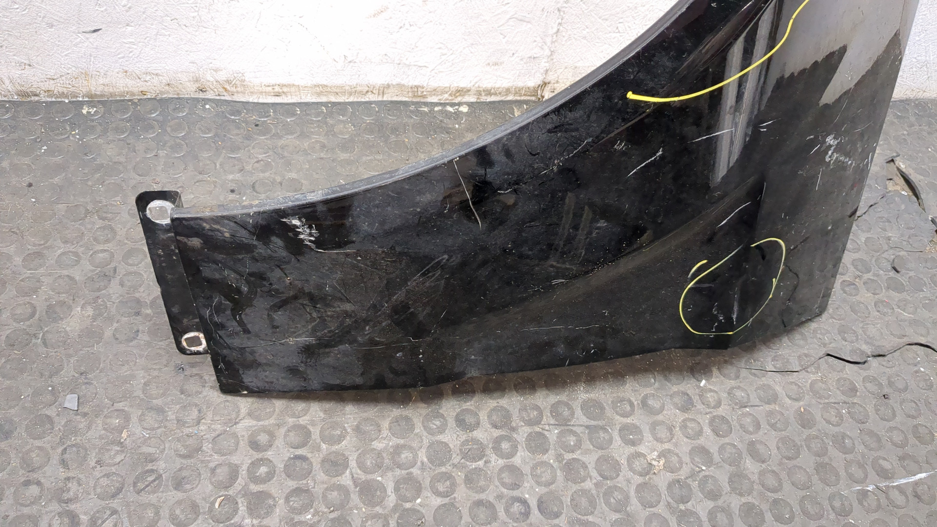 Крыло переднее левое