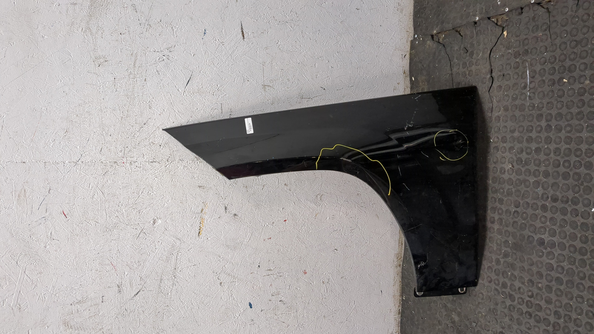 Крыло переднее левое