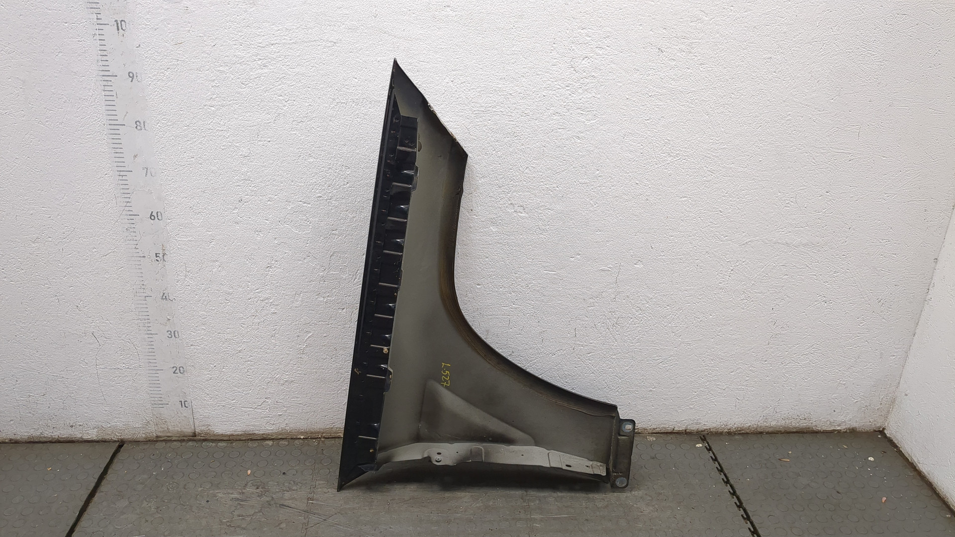 Крыло переднее левое