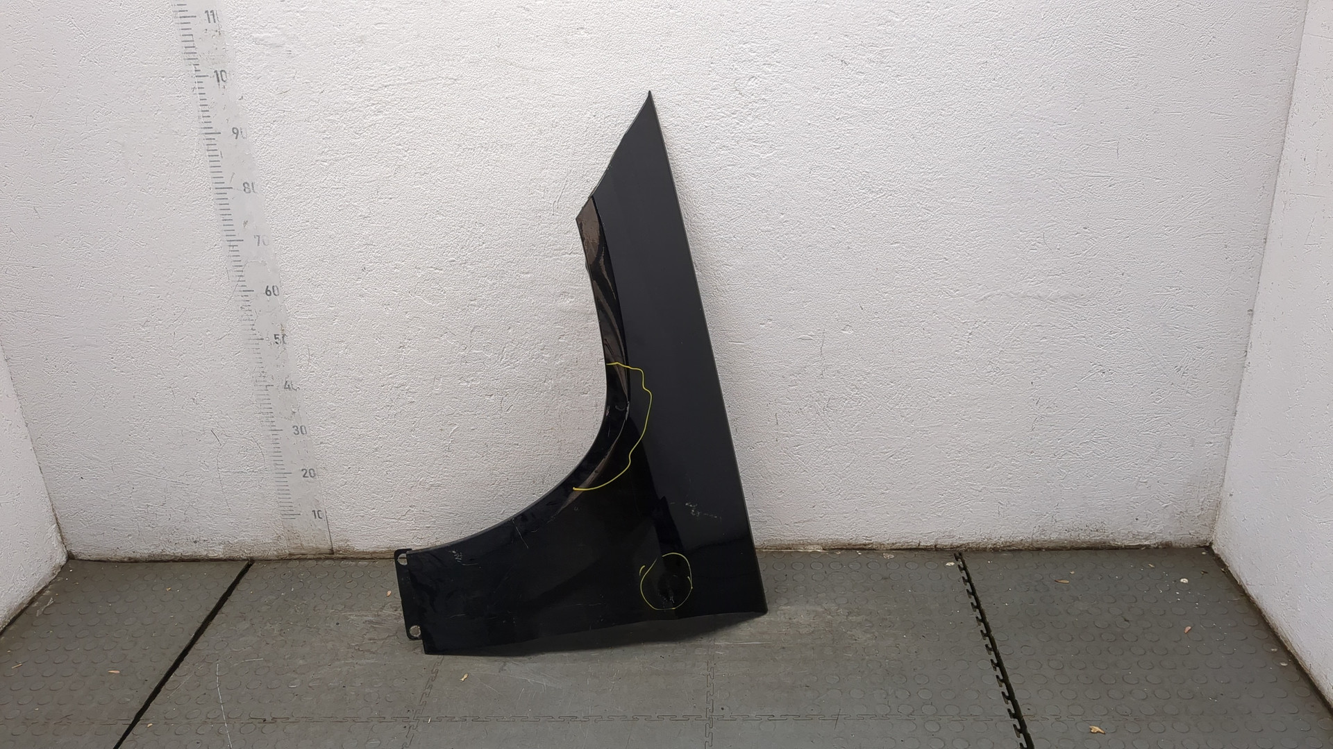 Крыло переднее левое