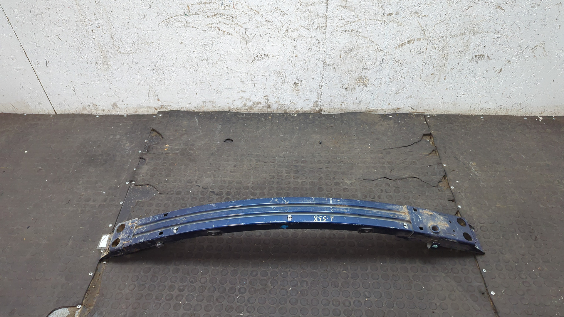 Усилитель переднего бампера