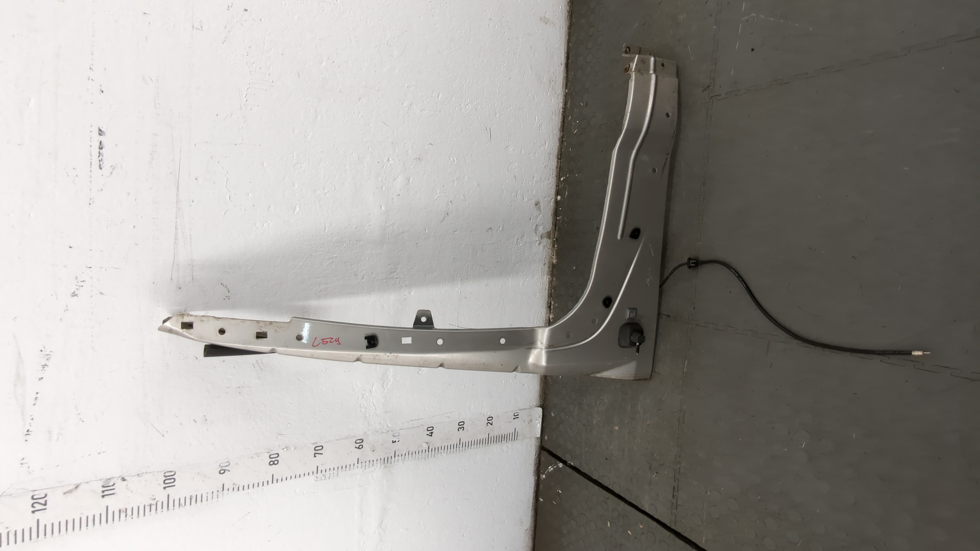 Крыло переднее правое