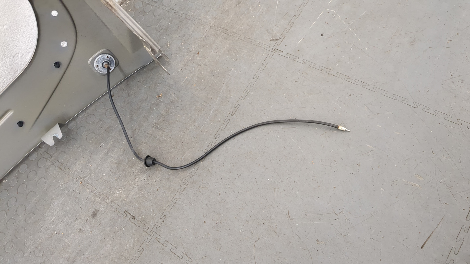 Крыло переднее правое