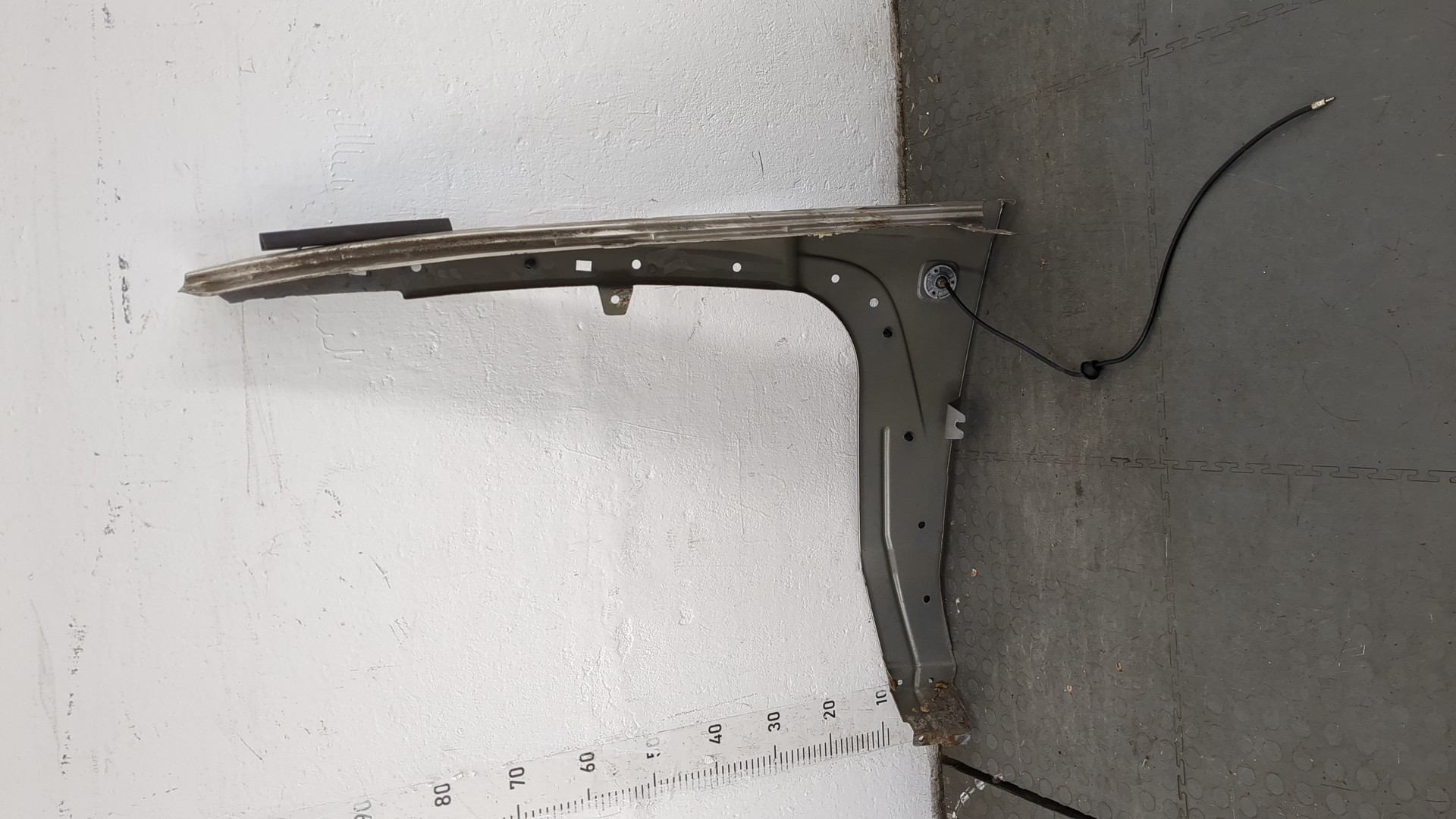 Крыло переднее правое