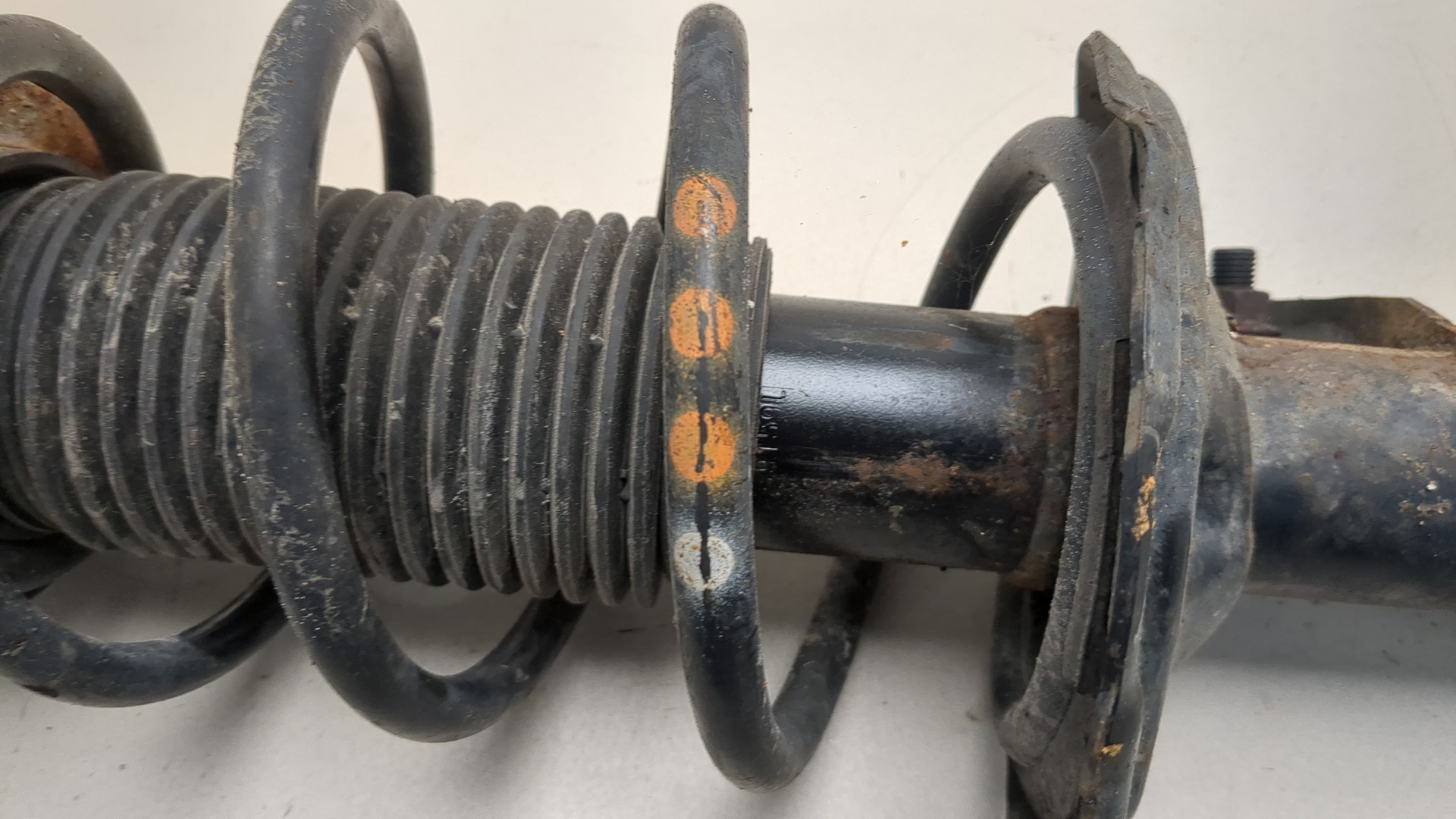 Амортизатор передний