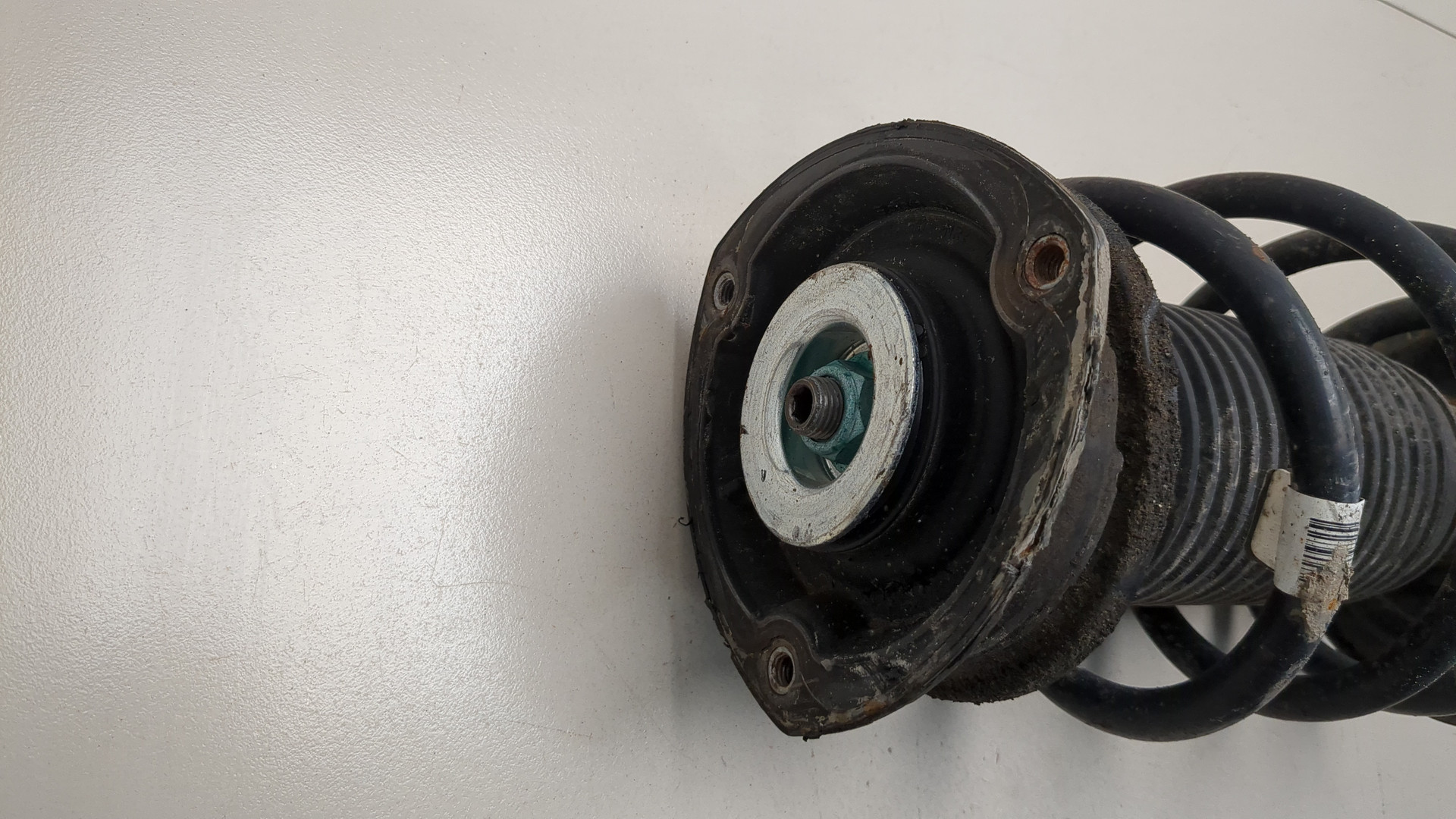 Амортизатор передний