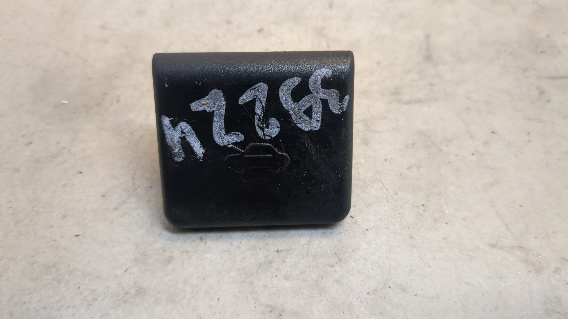 Ручка открывания капота