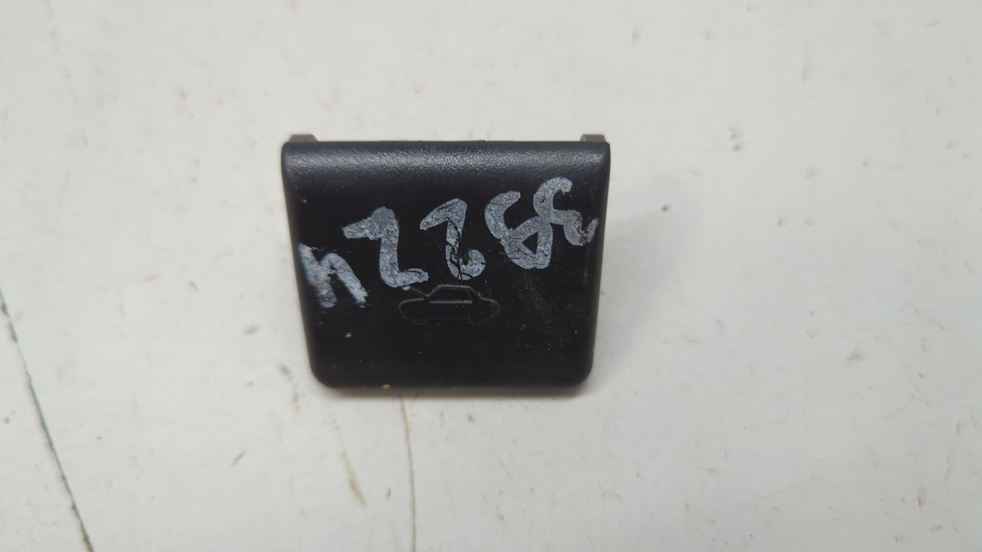 Ручка открывания капота