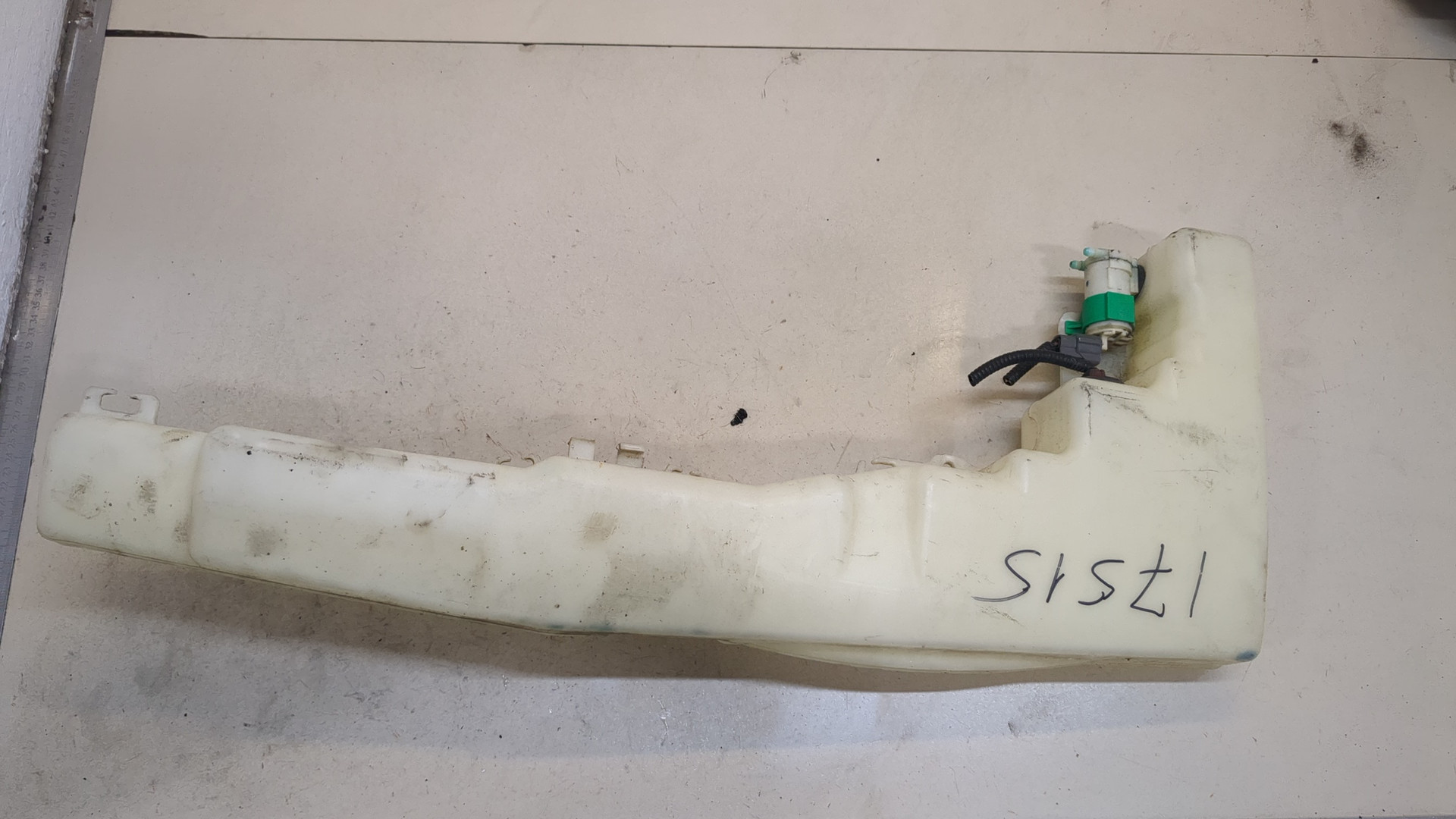 Бачок омывателя лобового стекла