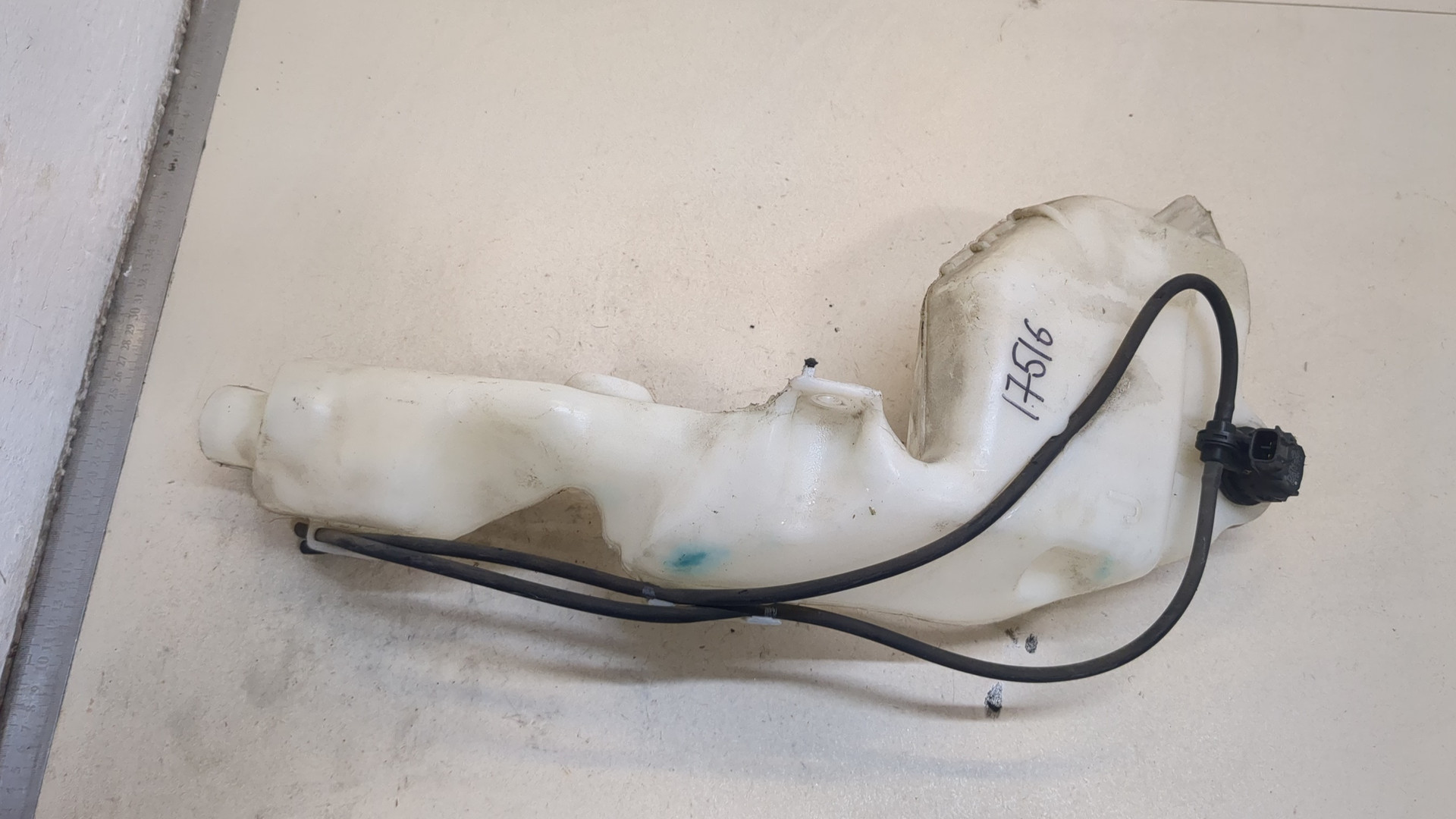 Бачок омывателя лобового стекла