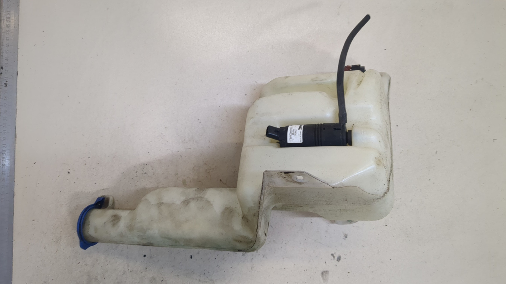 Бачок омывателя лобового стекла