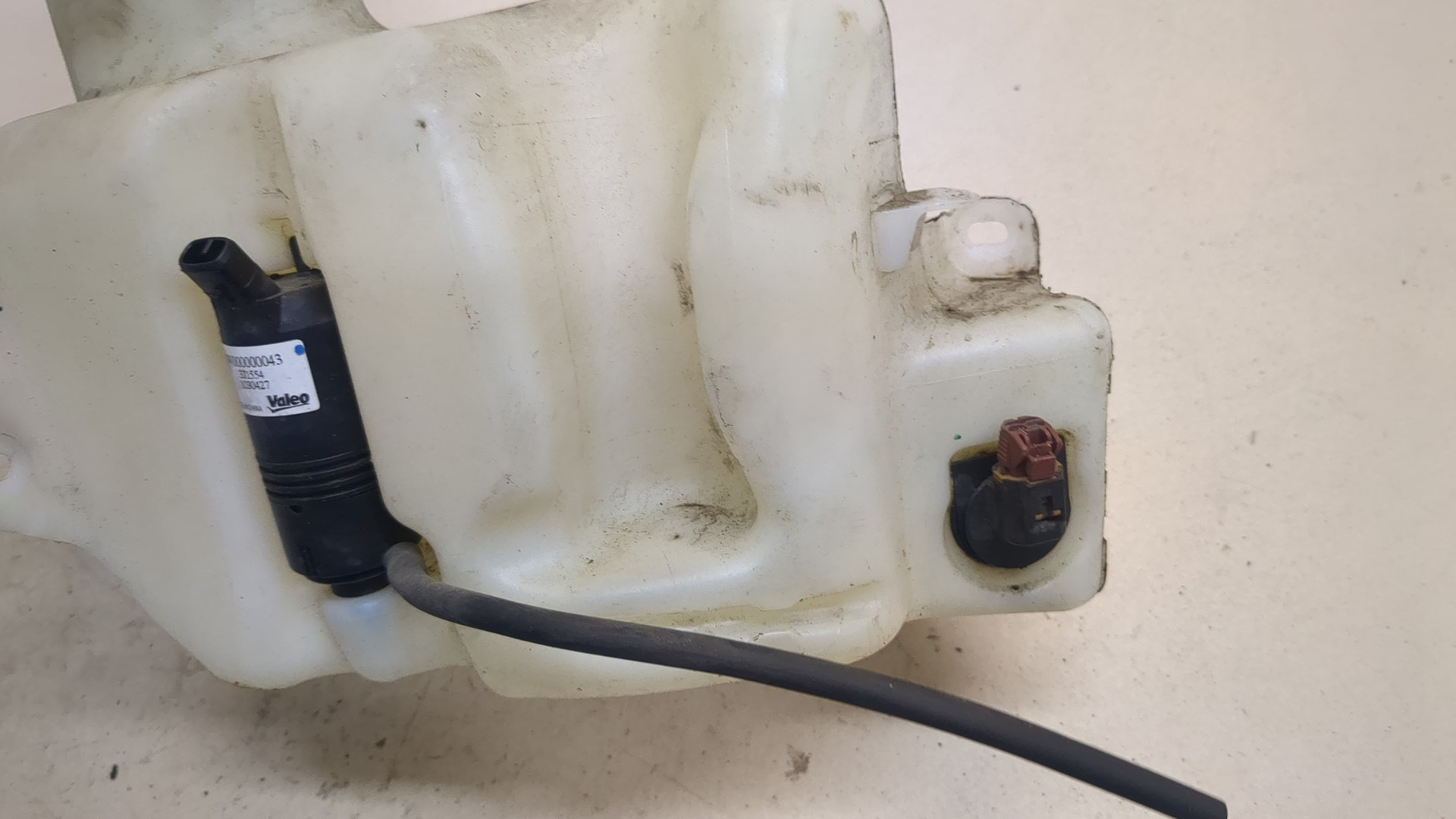 Бачок омывателя лобового стекла