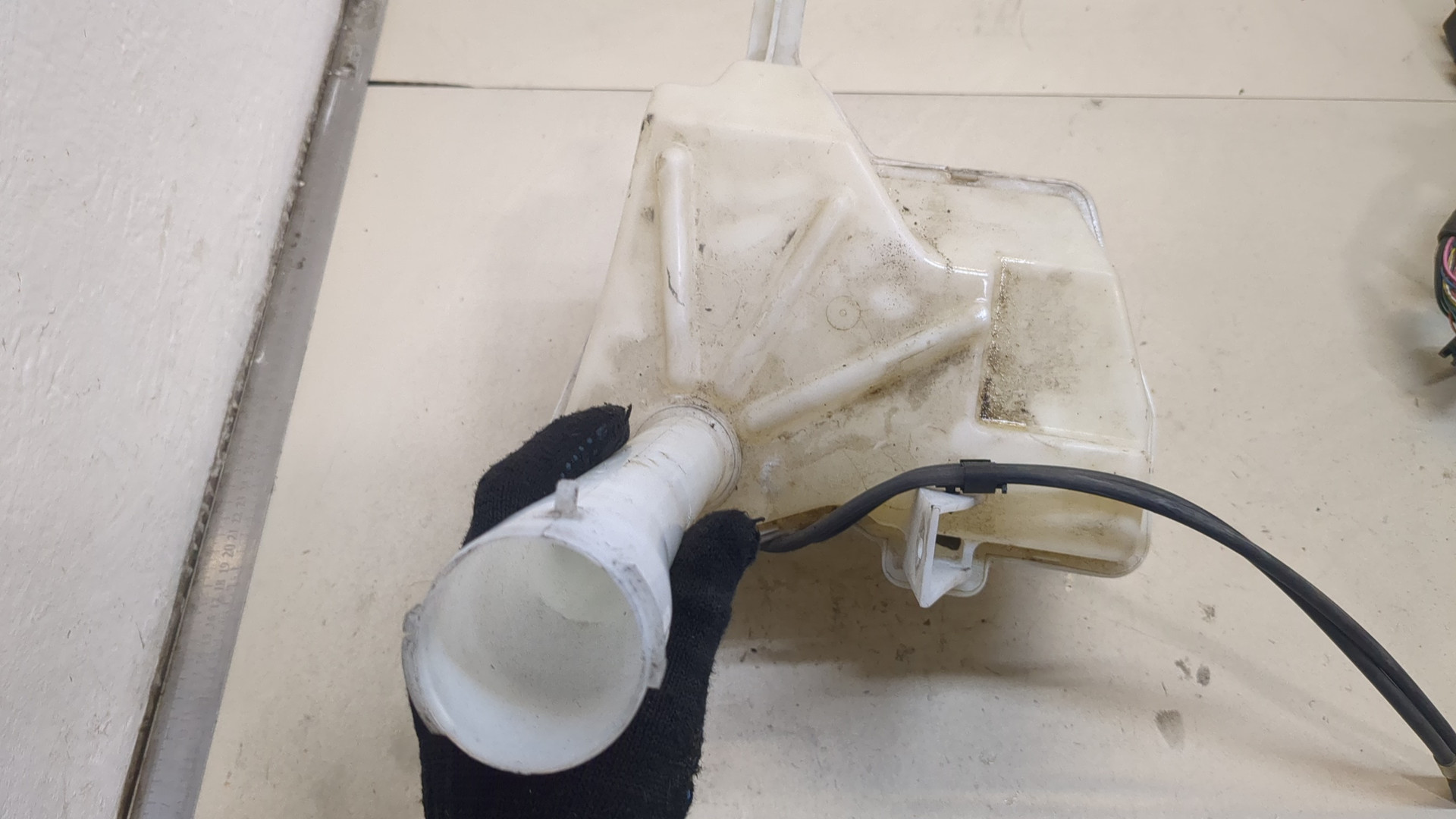 Бачок омывателя лобового стекла