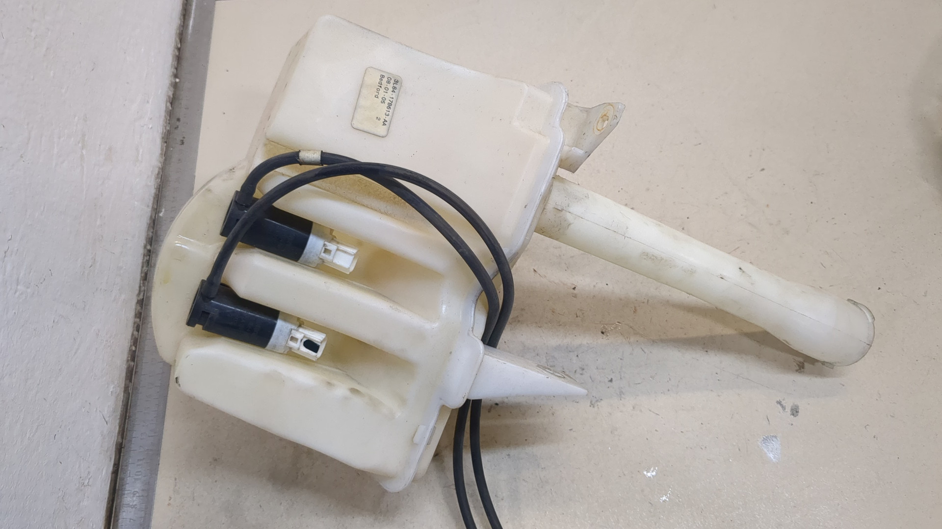 Бачок омывателя лобового стекла