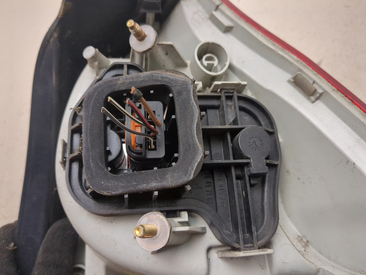 Фонарь задний левый