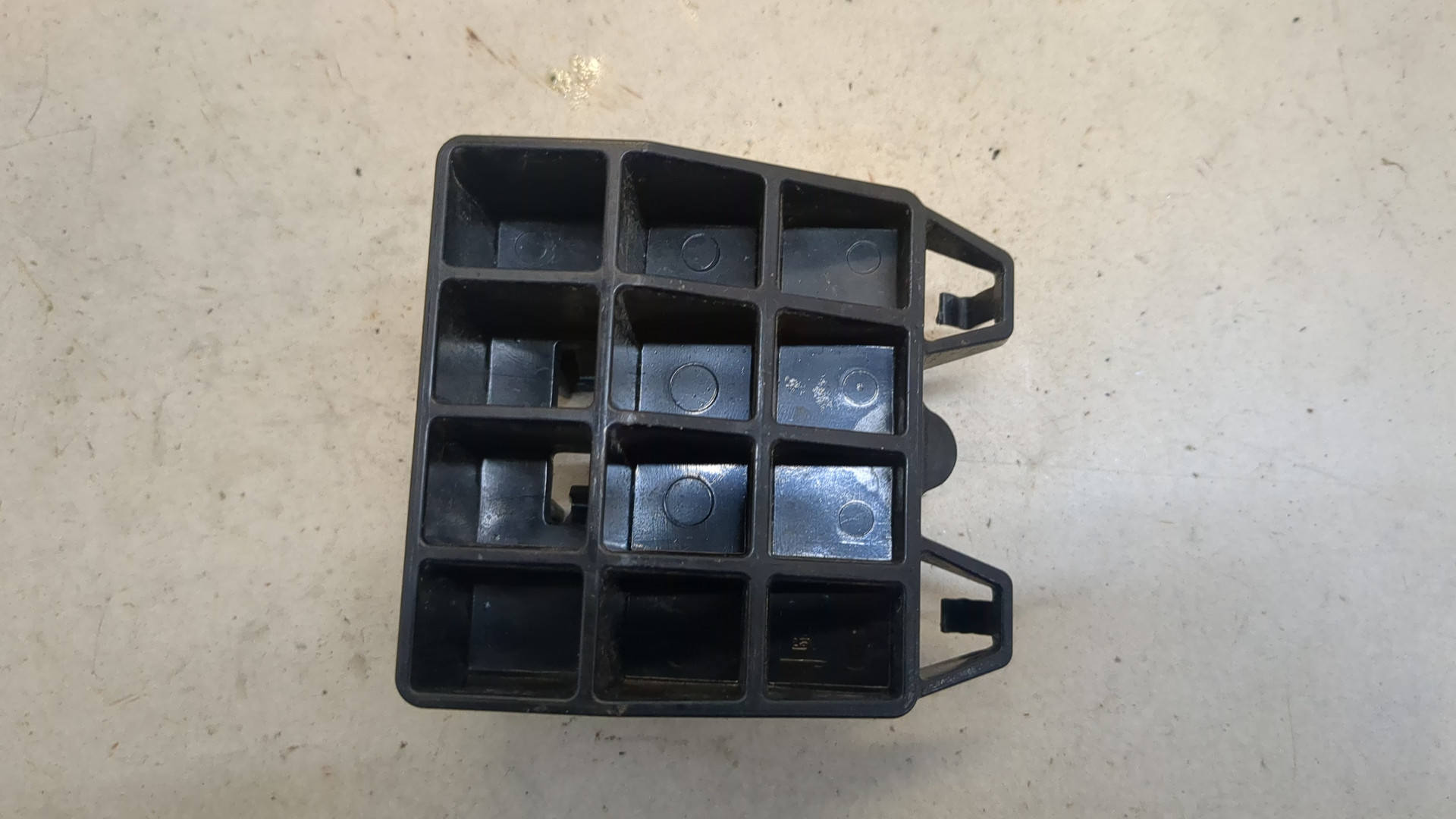 Кронштейн переднего бампера