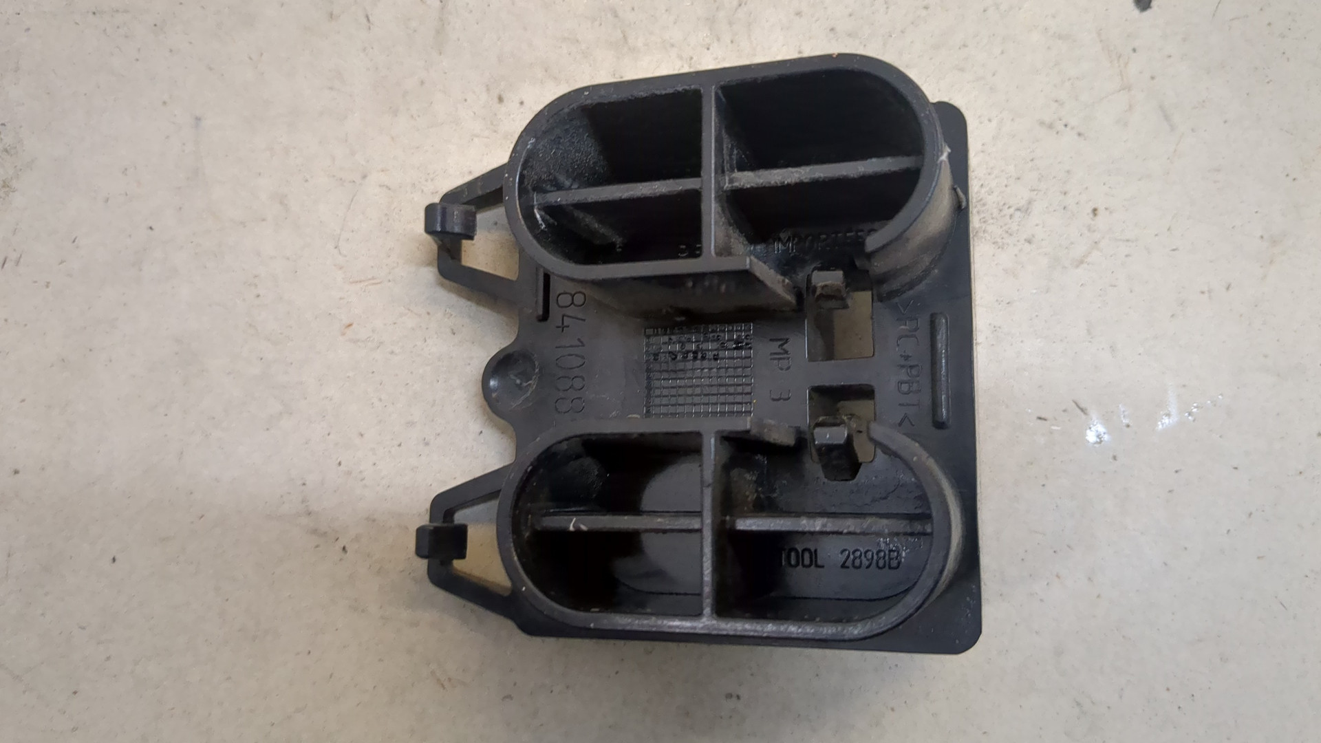 Кронштейн переднего бампера