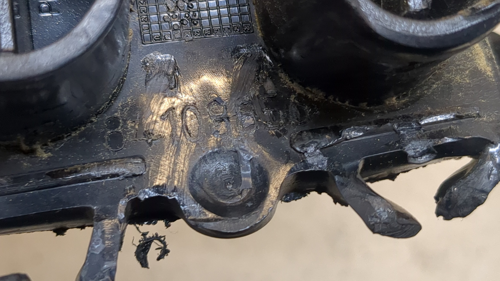 Кронштейн переднего бампера