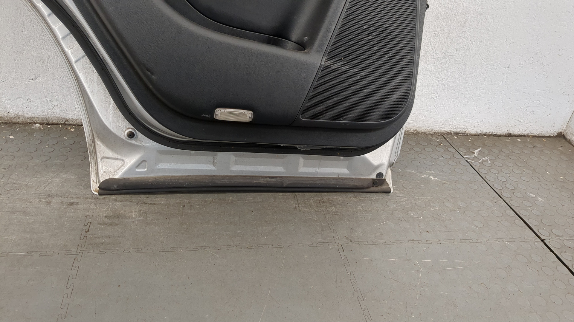 Дверь задняя левая