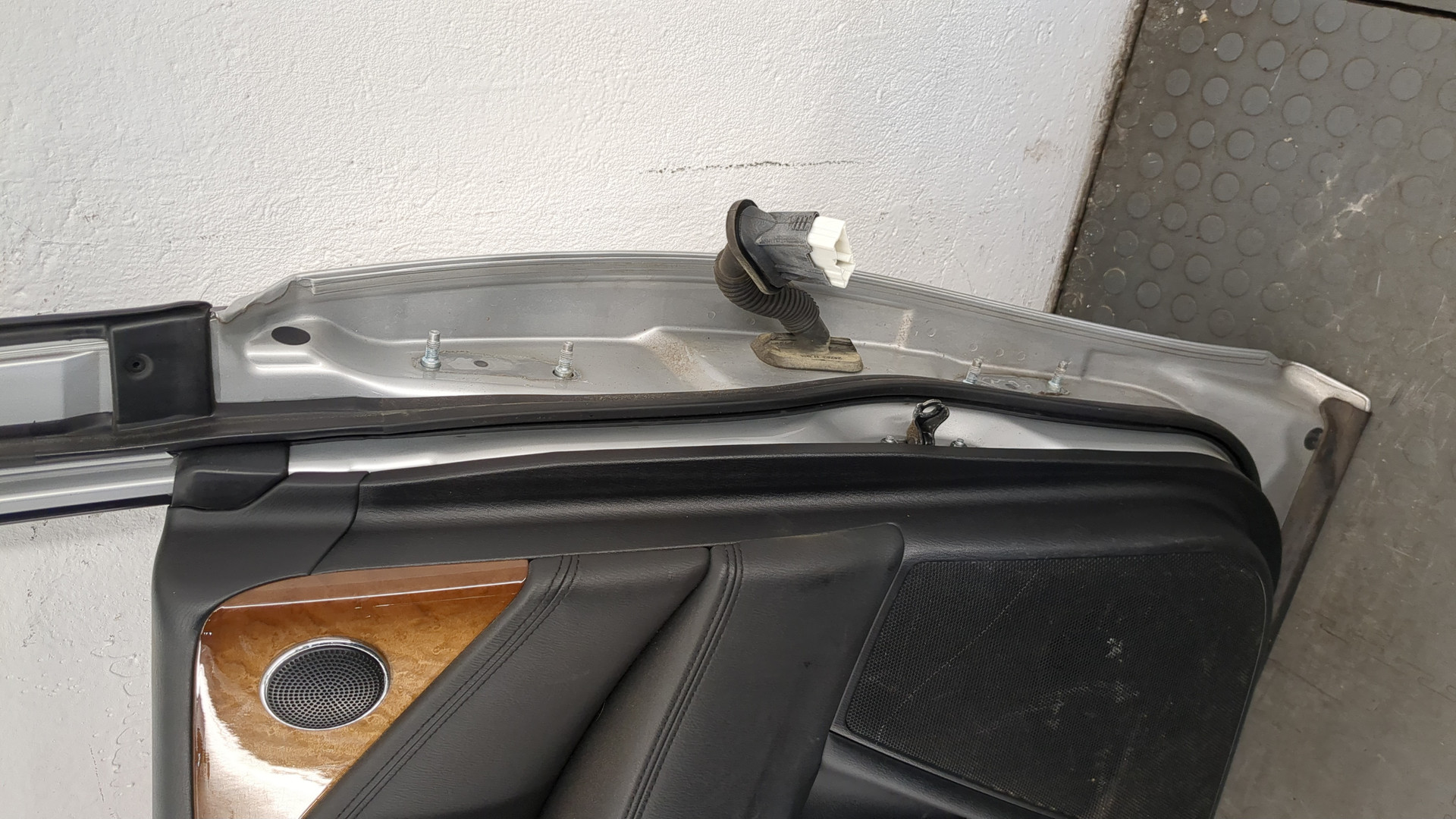 Дверь задняя левая