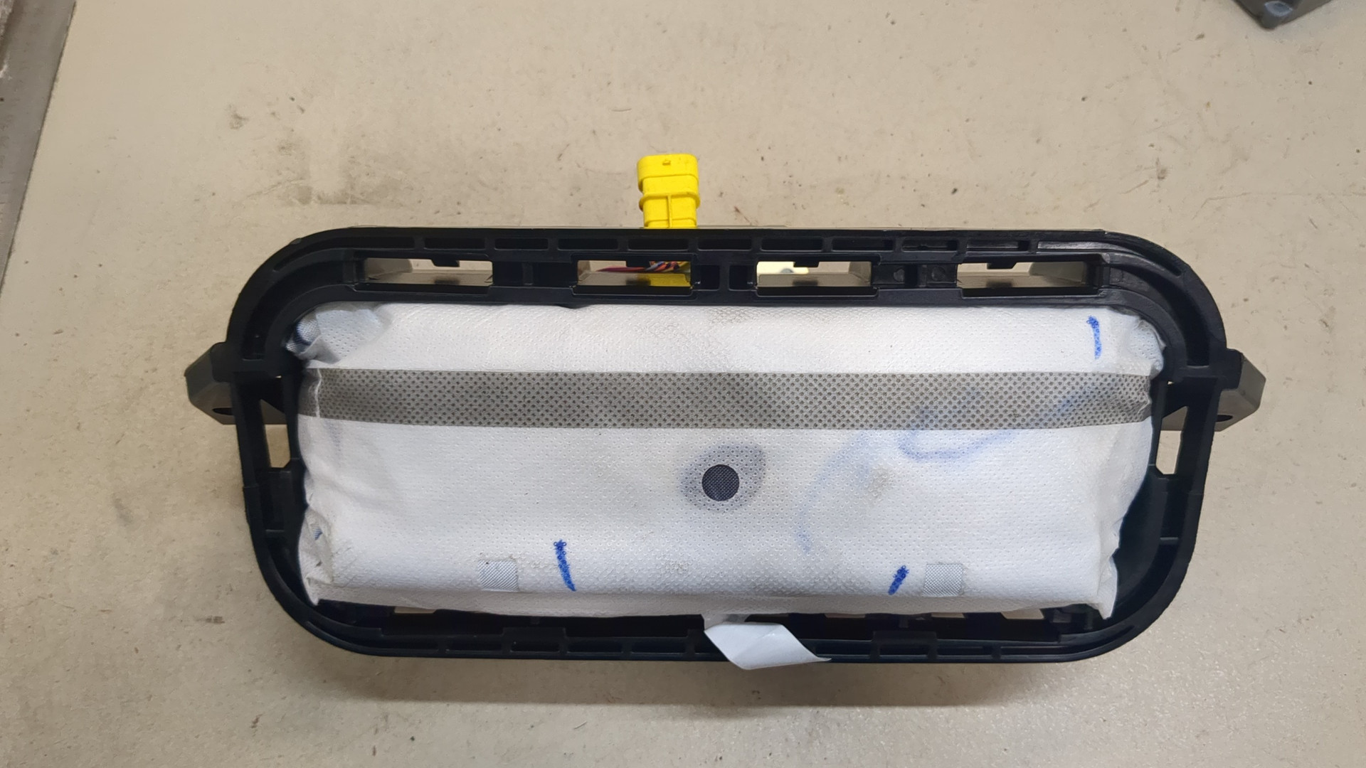 Подушка безопасности пассажирская (в торпедо)