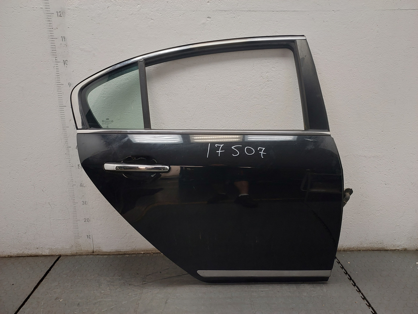 Дверь задняя правая