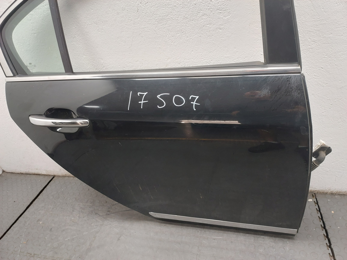 Дверь задняя правая