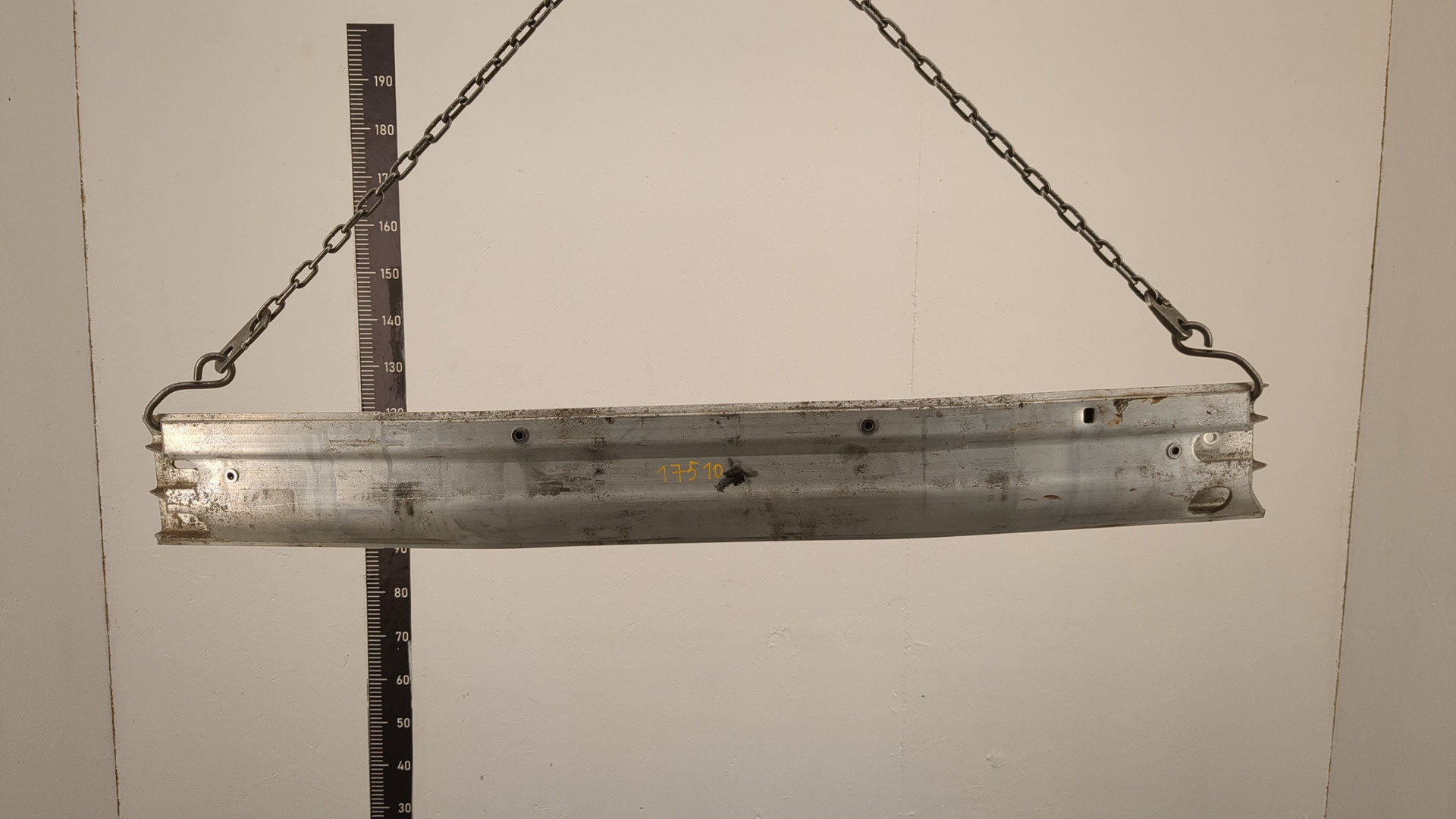 Усилитель заднего бампера