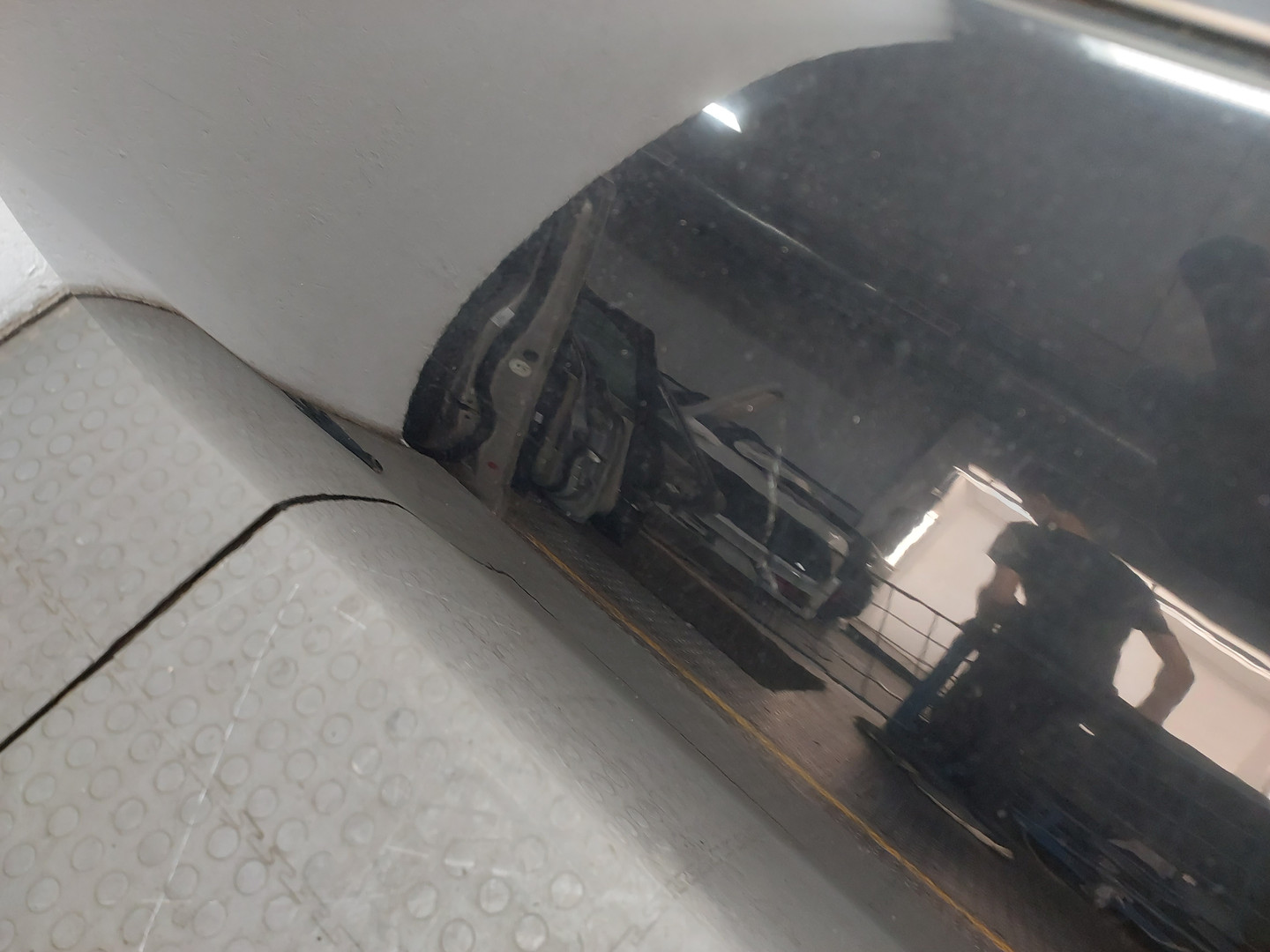 Дверь передняя левая