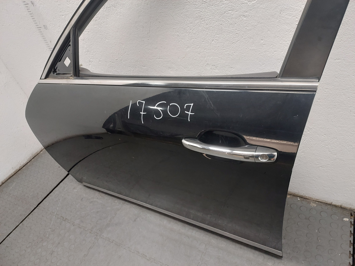 Дверь передняя левая