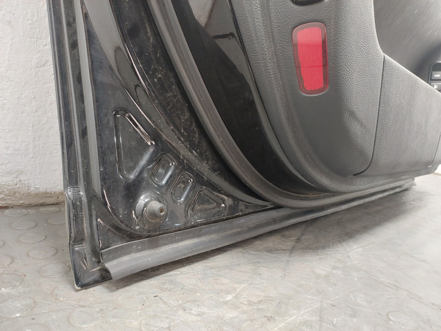 Дверь передняя левая