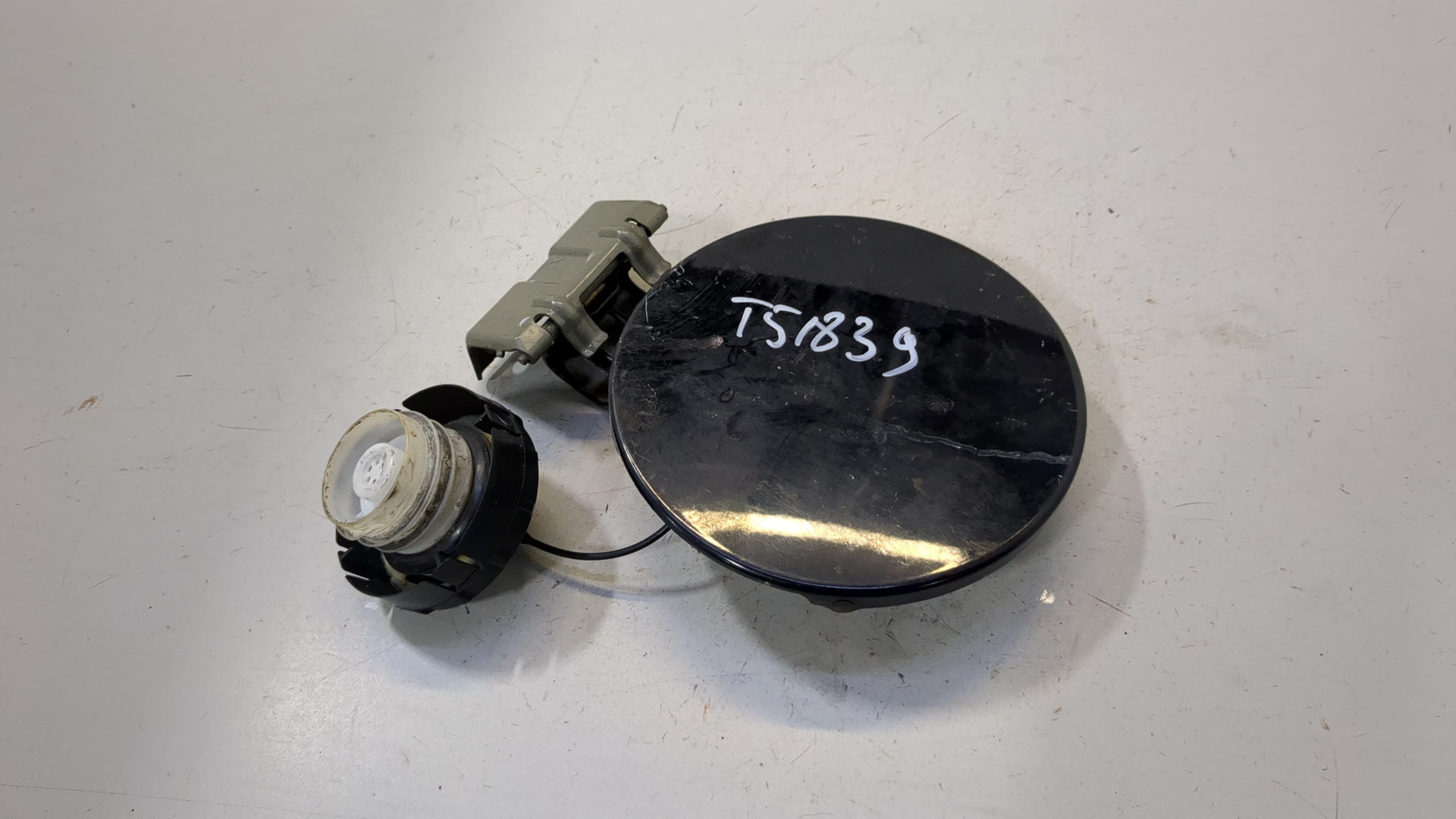 Лючок бензобака