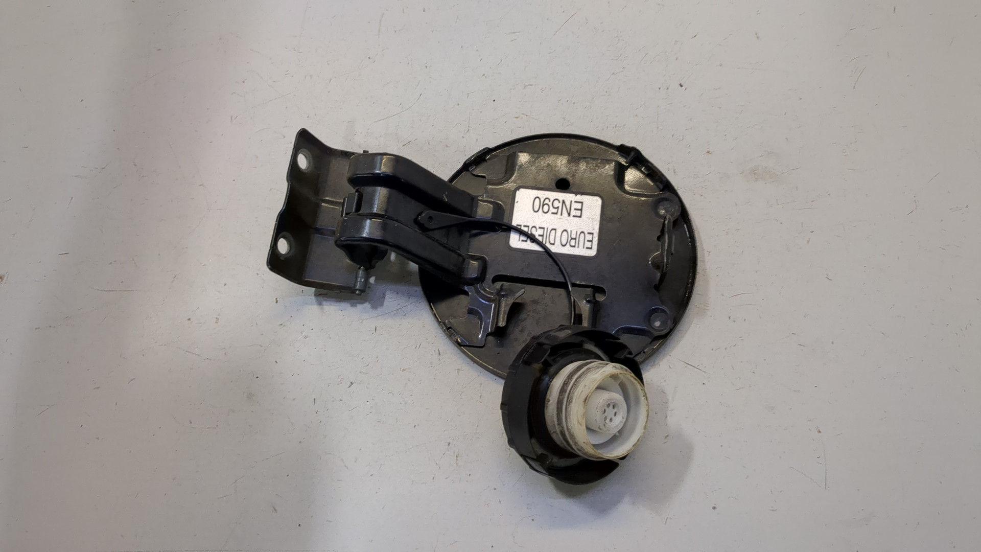 Лючок бензобака