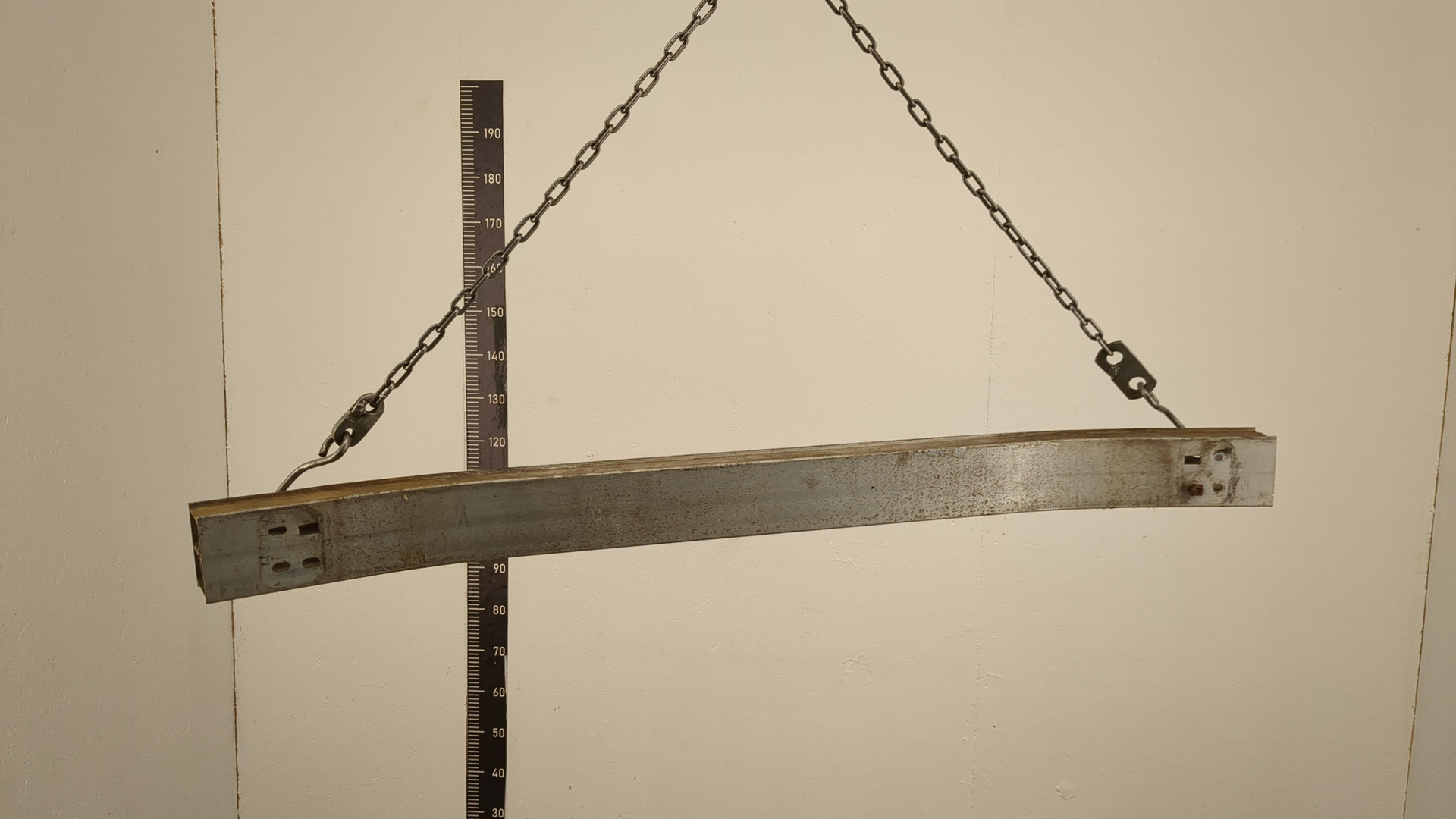 Усилитель переднего бампера