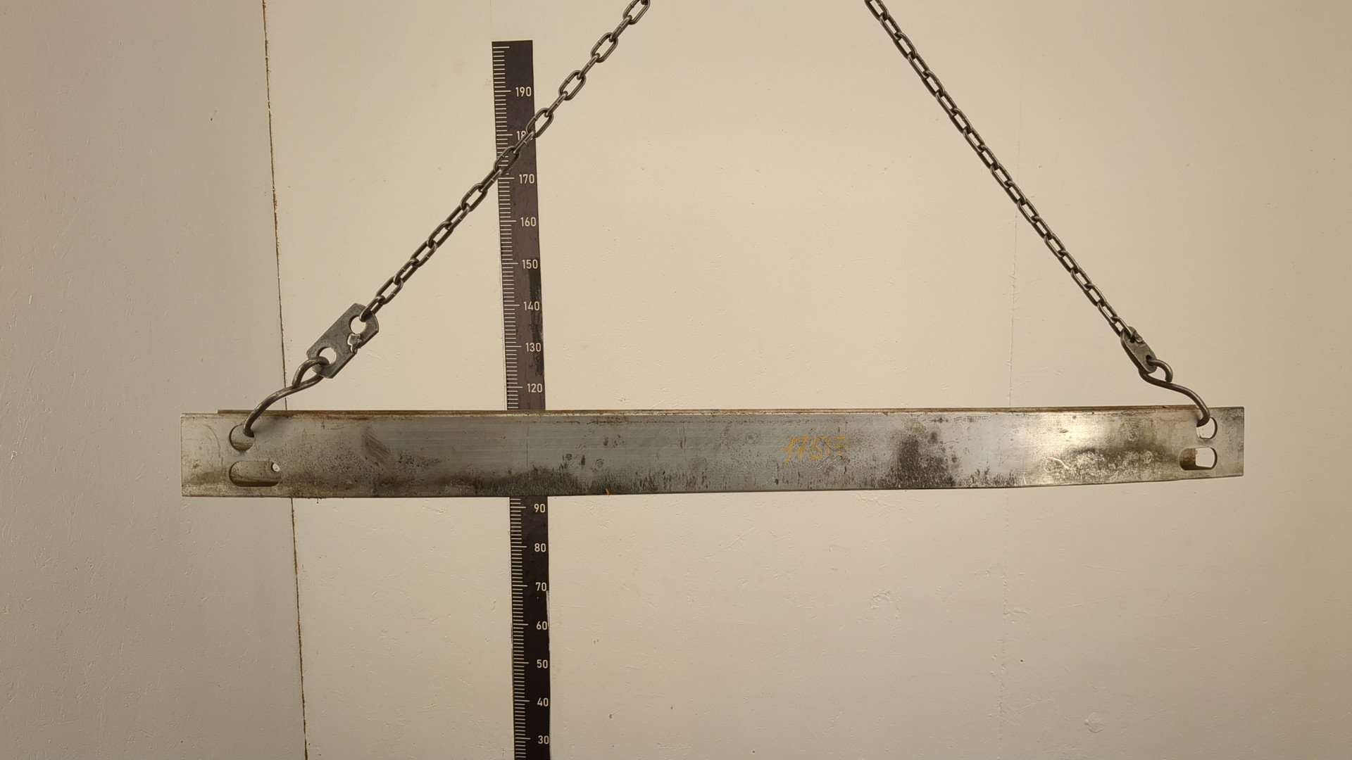 Усилитель переднего бампера