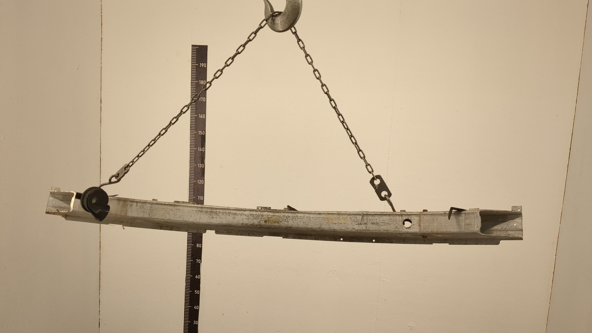 Усилитель переднего бампера