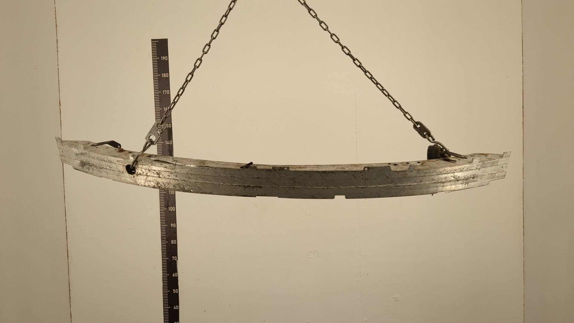 Усилитель переднего бампера