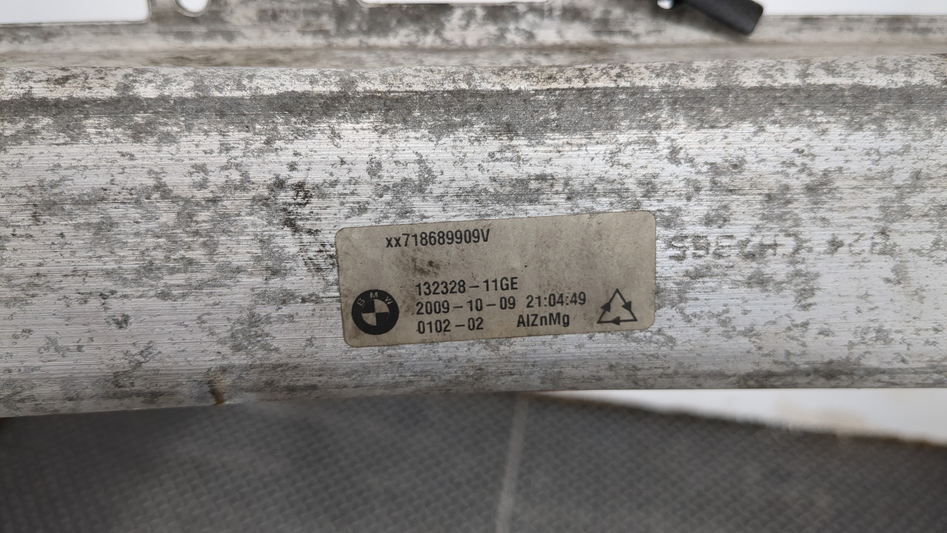 Усилитель переднего бампера